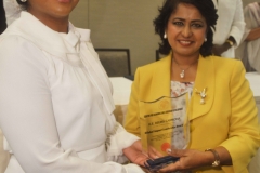 H.E. First Lady of Trinidad & Tobago, receiving her Award from the President of Mauritius, H.E. Ameena Gurib, during CELD New York event 2017 copy