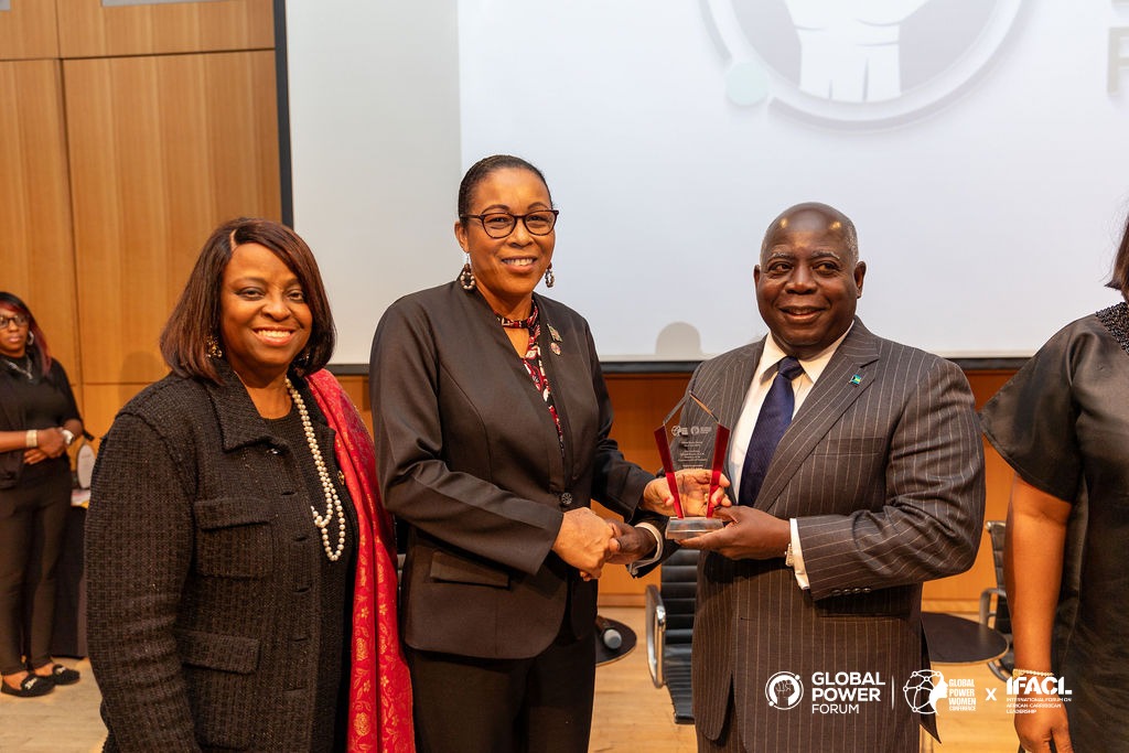 PM Philip Davis presenting award